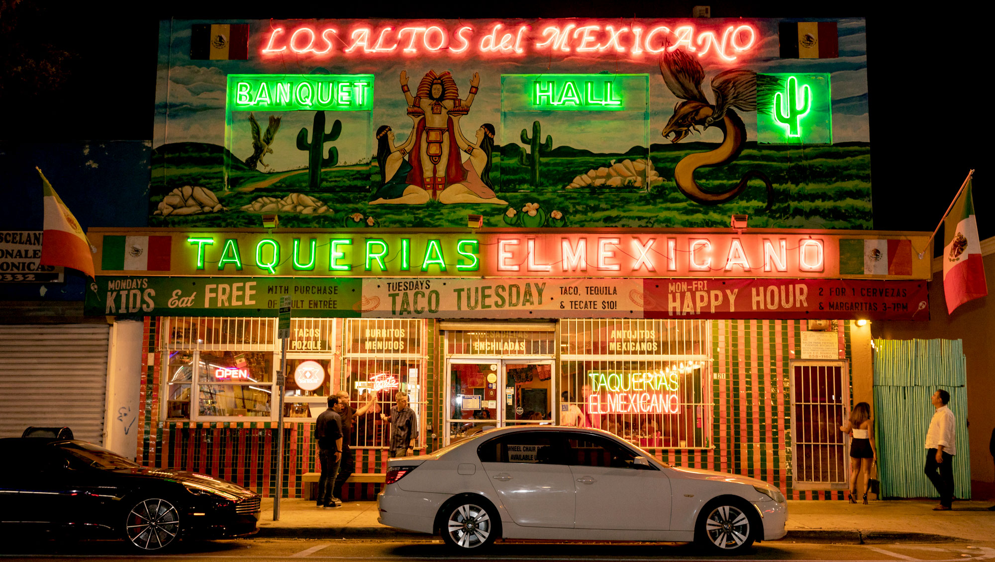 Street view of Taquerias el Mexicano in Little Havana, Miami